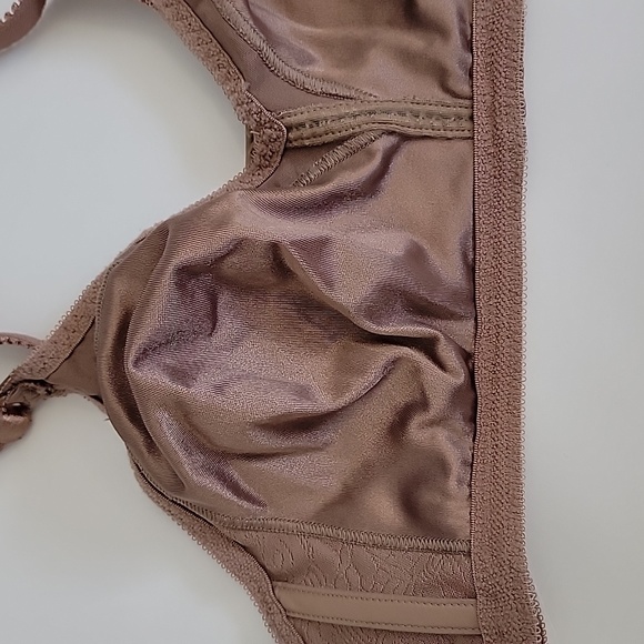 BALI Double Support Spa Closure Wireless Bra / 40C/90. - Picture 7 of 9